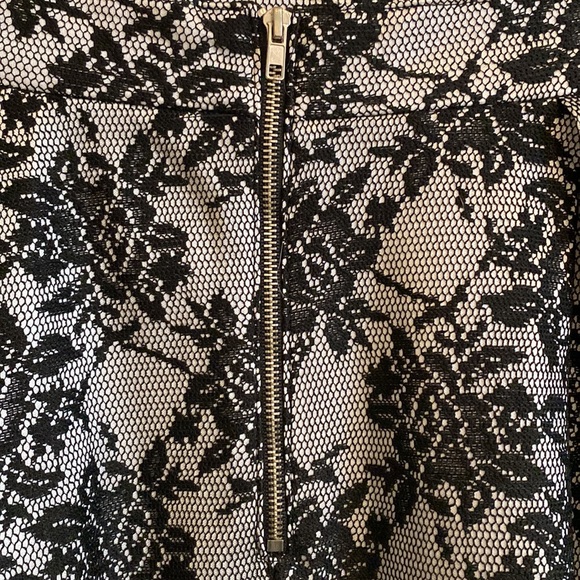 Beautiful lace rose skirt - Picture 7 of 7